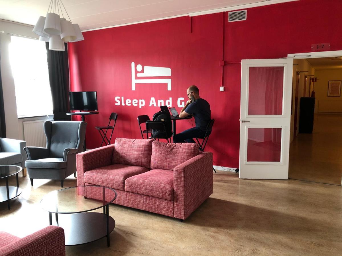 Sleep And Go Hotel Härnösand Buitenkant foto